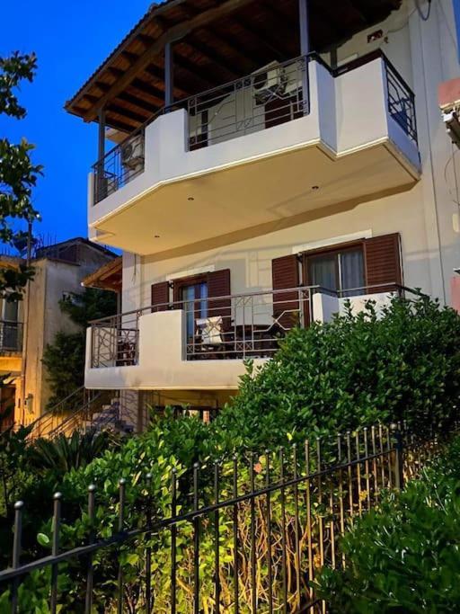 Helen'S House Apartment Palairos Bagian luar foto